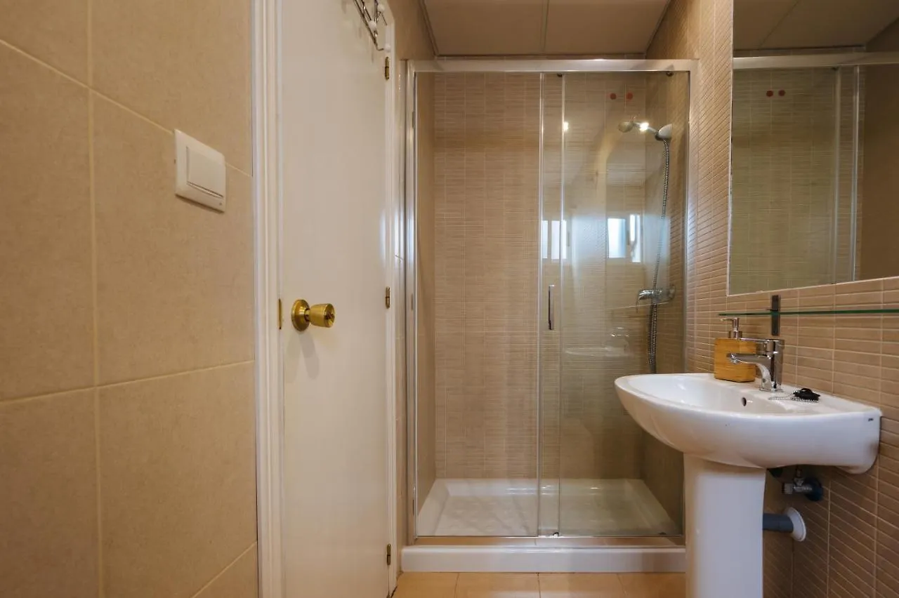 Hostly Rivero 2A Center Loft-Fibre-Communal Terrace-Parking Optional-Cless Seville Apartment